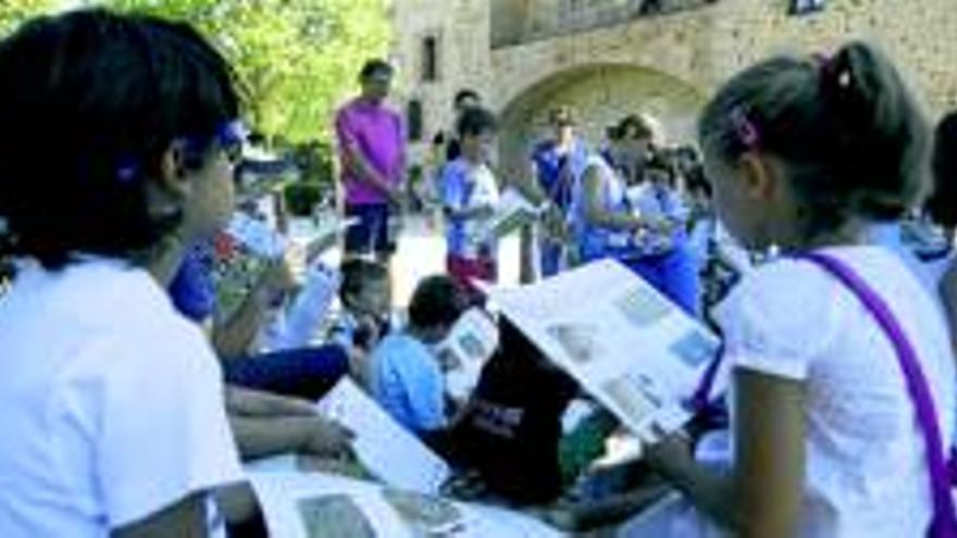 Los pequeños conocen la alcazaba