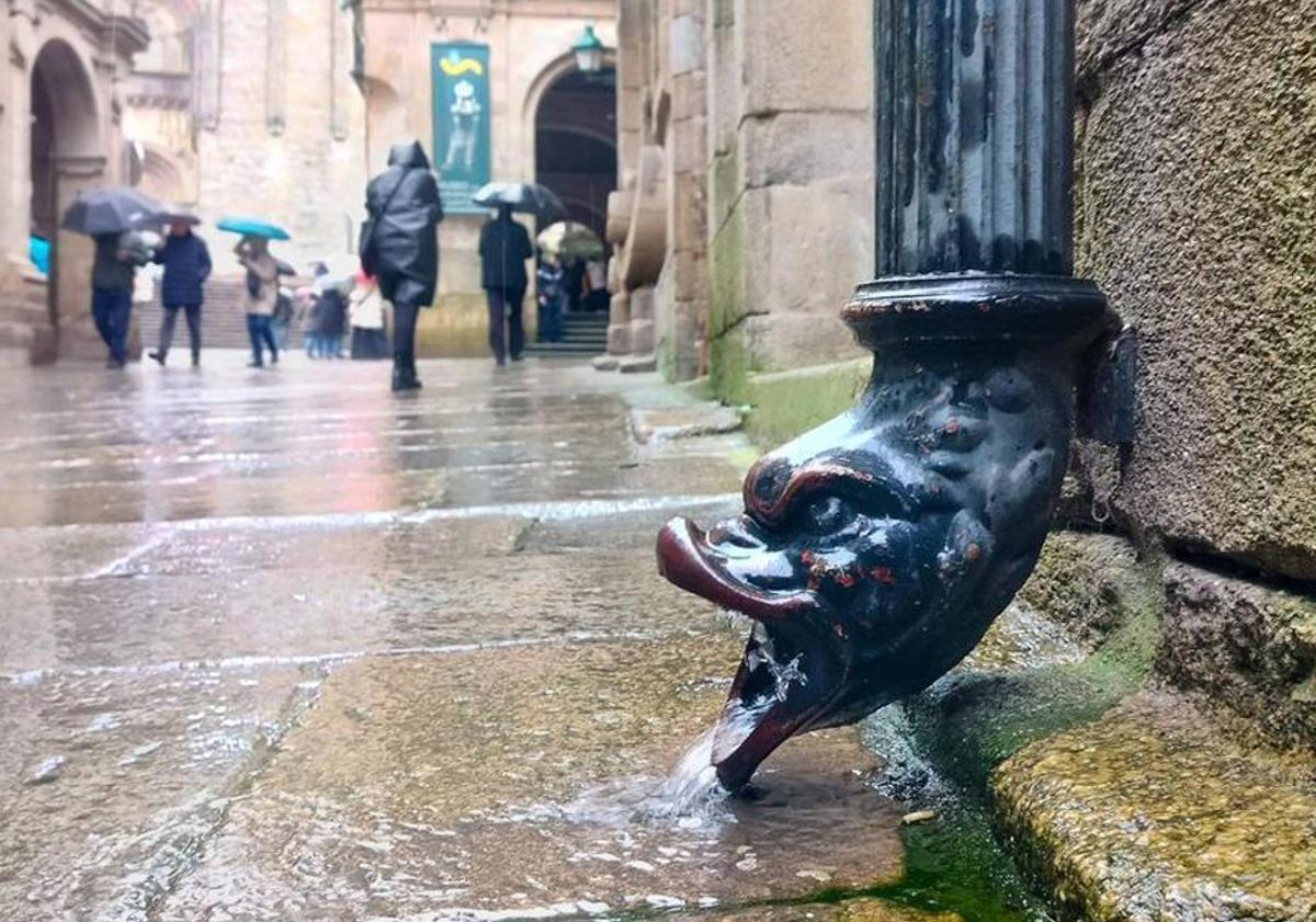 Gárgola na rúa do Vilar de Santiago.