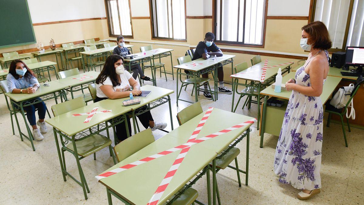Celaá defiende mantener los colegios abiertos pese al avance de la tercera ola