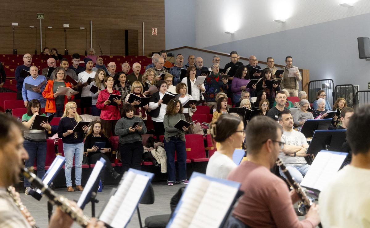 Ensayo del Orfeón de Alicante junto con la Banda Sinfónica Municipal de Alicante