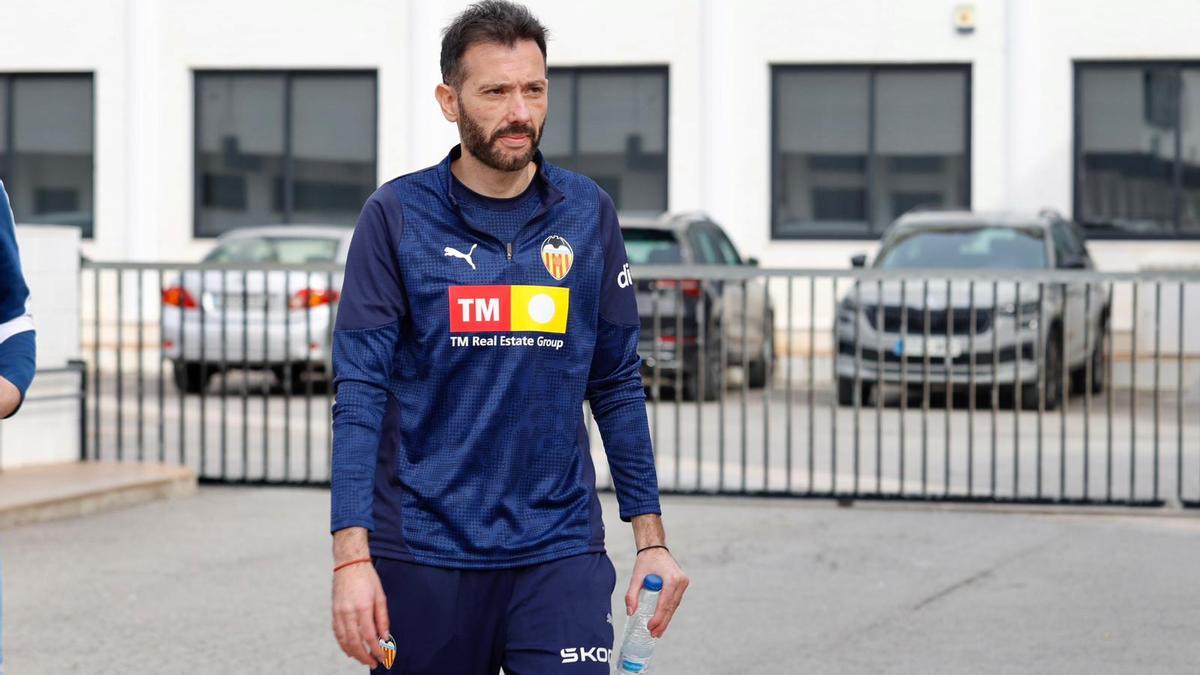 Carlos Corberán: "El club trabaja para reforzarse en el mercado"