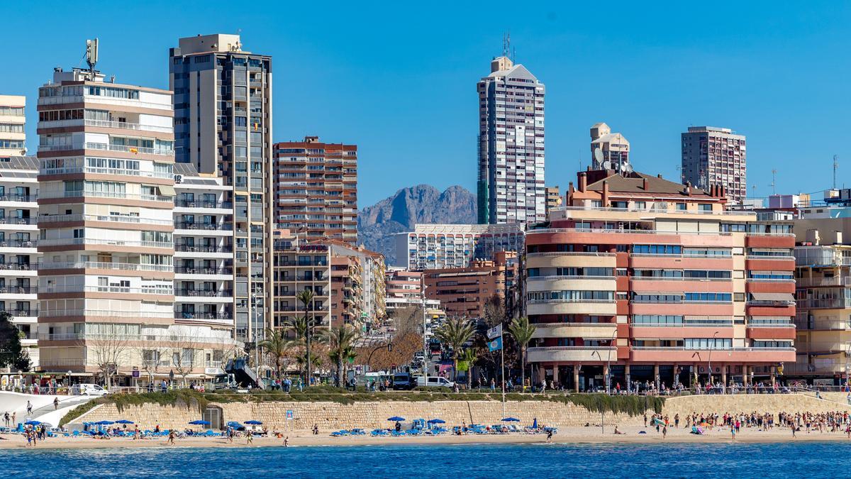 La playa de Poniente de Benidorm, una de las ciudades con más apartamentos.