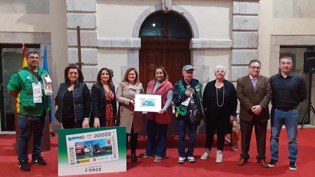 Presentación del Cupón de la ONCE dedicado a Llanes