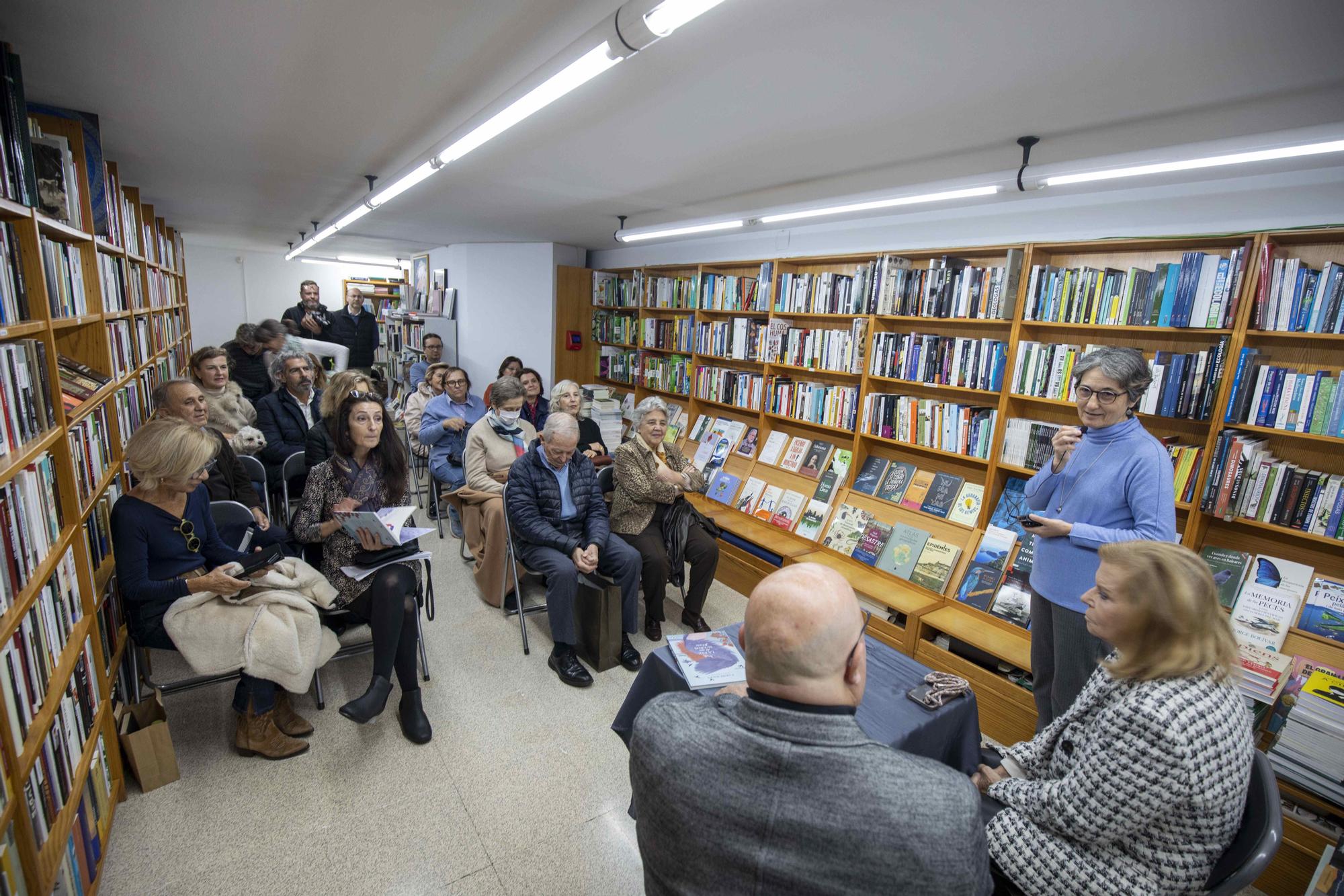 Numerosos lectores han asistido a la presentación de Carme Riera en Embat