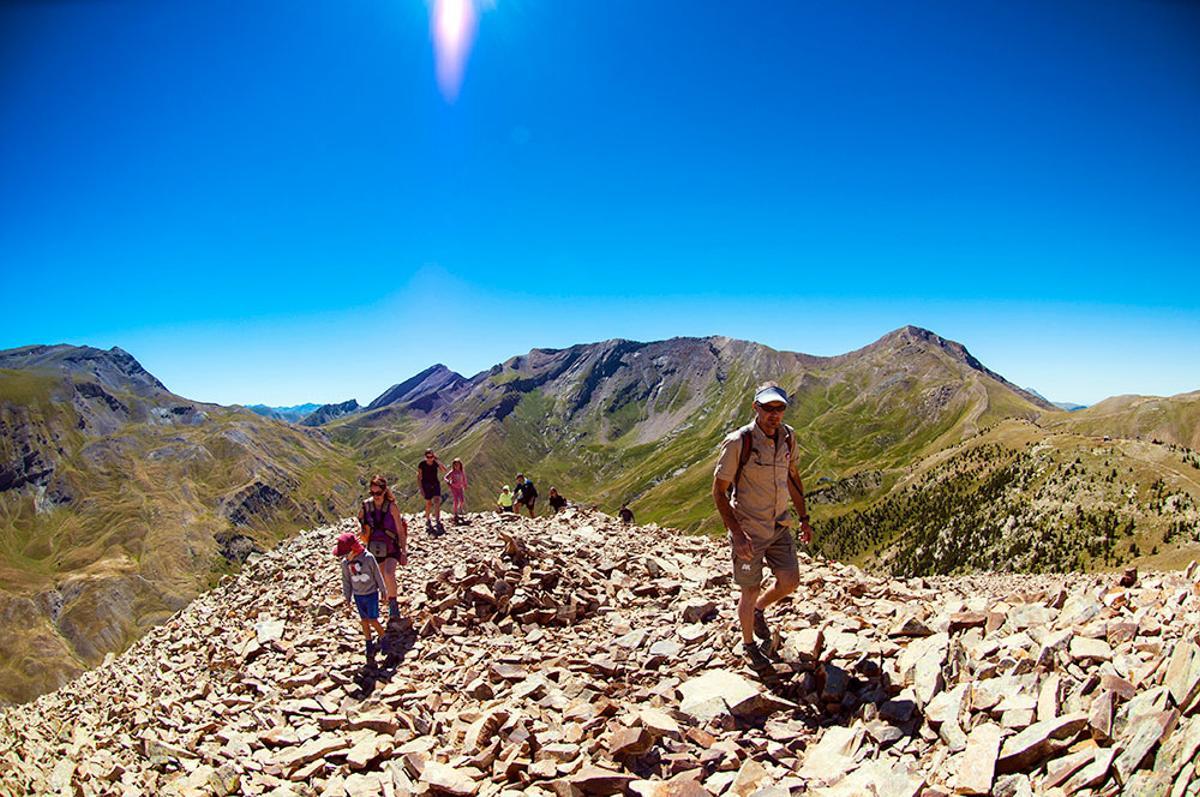 Cerler te da la posibilidad de convertirte en todo un montañero junto a un guía con gran experiencia.