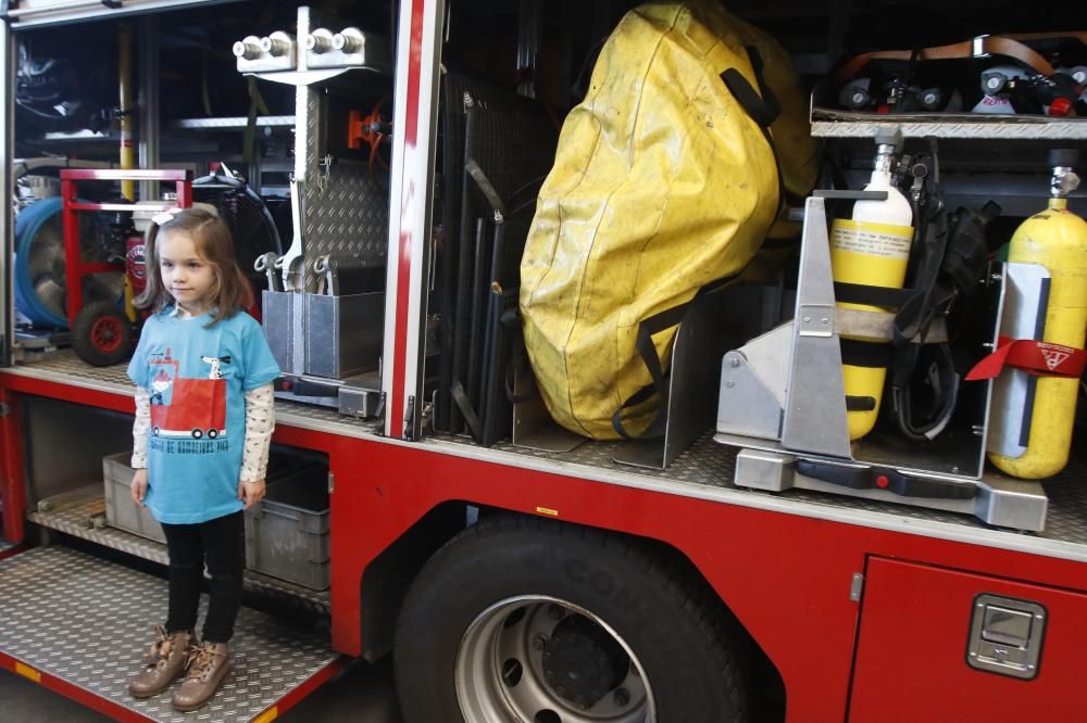 Cientos de niños se vuelcan en la jornada de puertas abiertas del parque de Teis