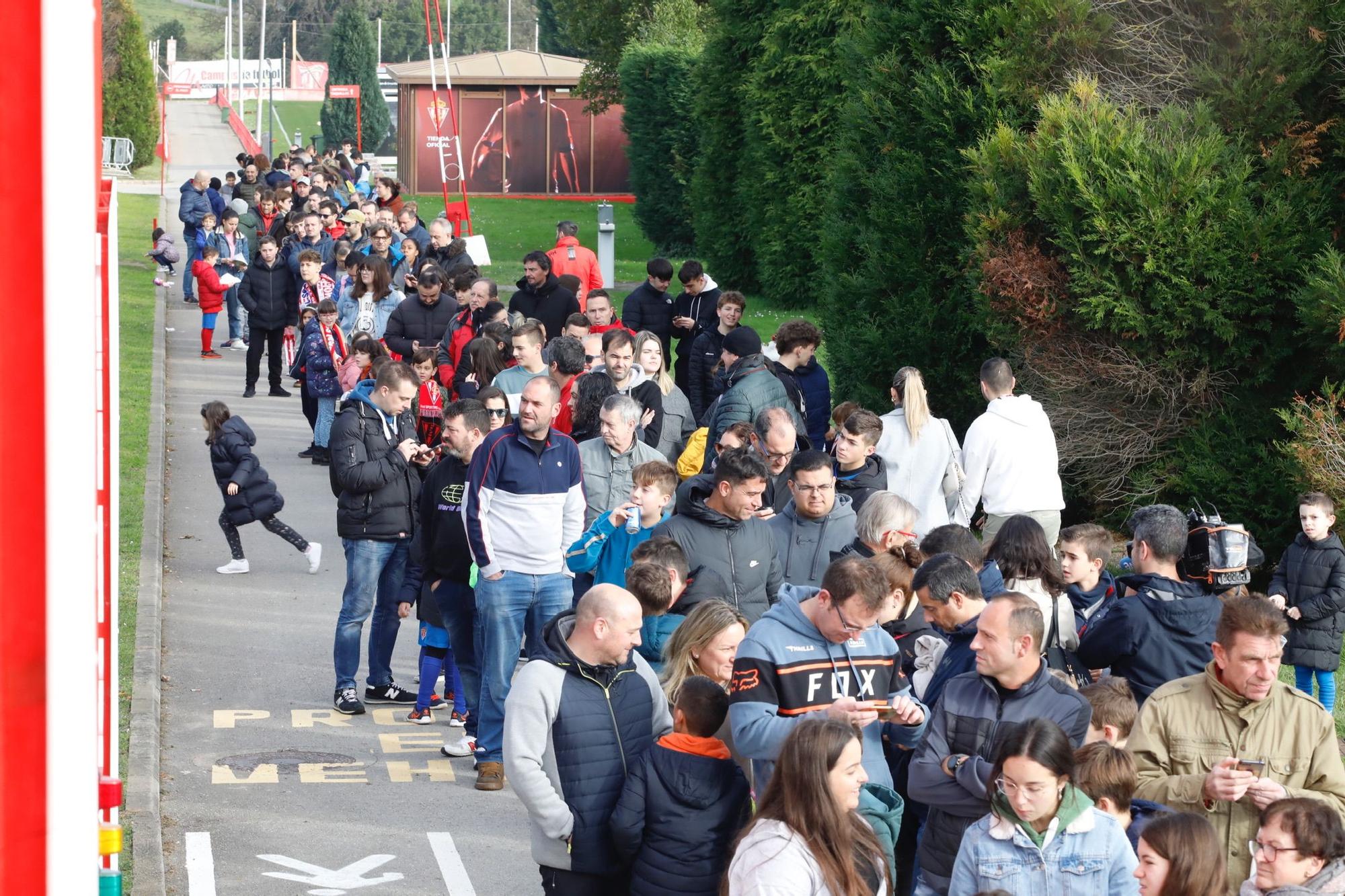 En imágenes: Así fue el encuentro entre aficionados y jugadores del Sporting