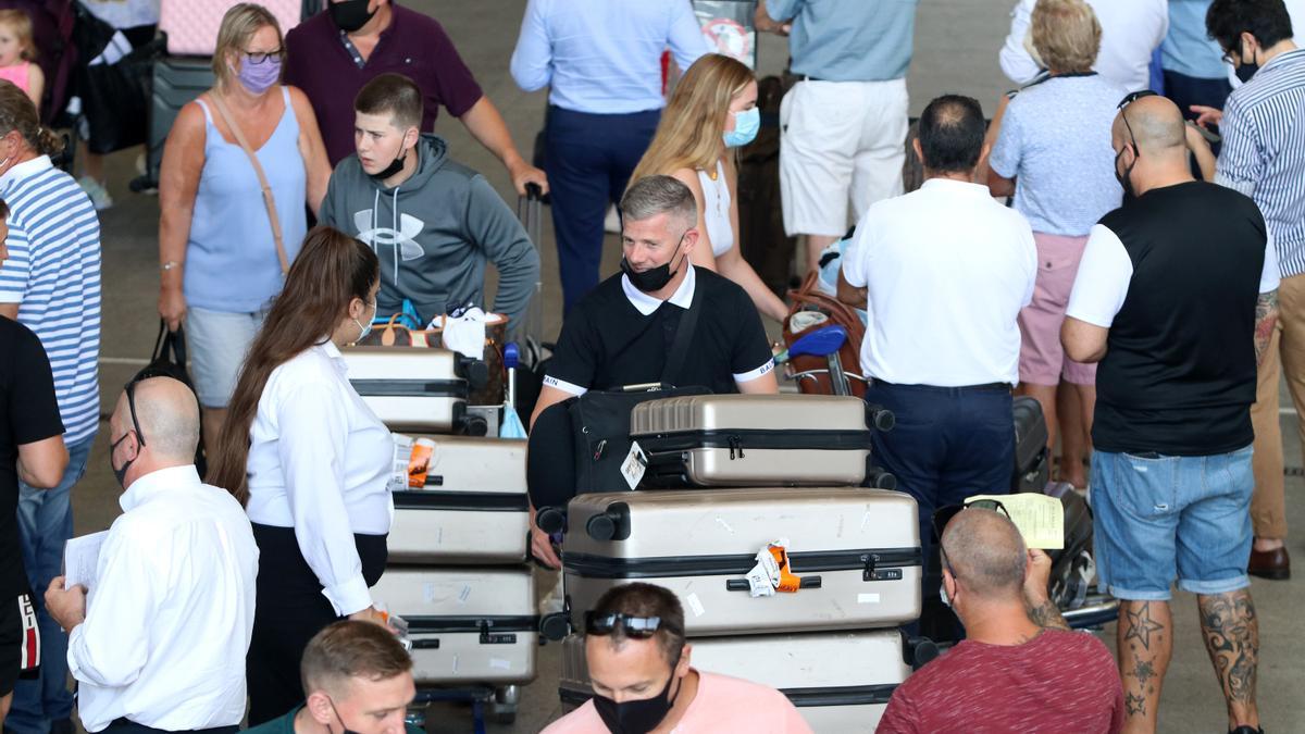 Llegada de turistas al aeropuerto de Málaga, el pasado verano.