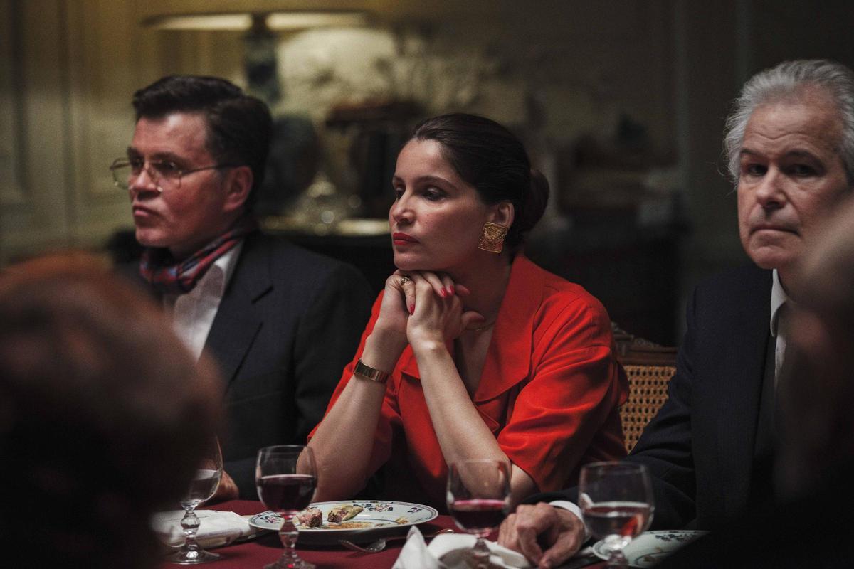 Laetitia Casta interpreta a la madre de Springora en la película.