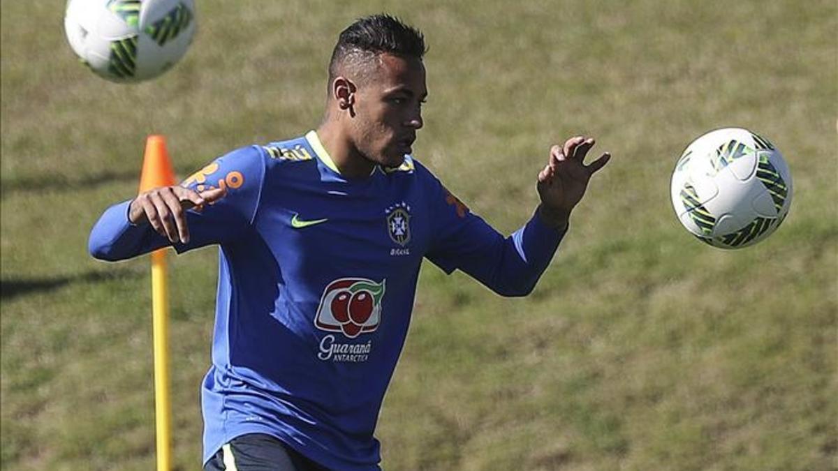 Neymar, capitán de Brasil
