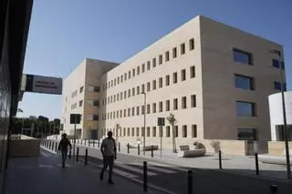 Alertan de un timo en una localidad de Granada: piden donativos para el trasplante de un menor en el hospital Reina Sofía