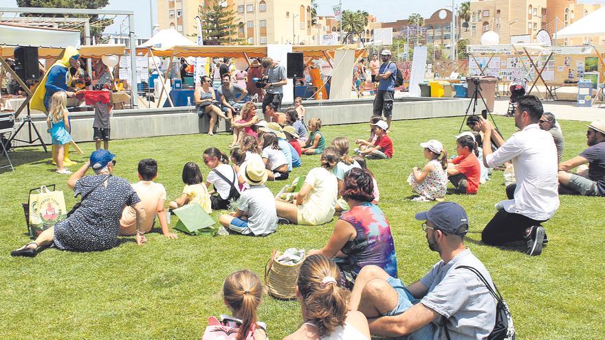 ‘Fun &amp; Trucks’, salidas en kayak para limpiar  el litoral, una yincana familiar y talleres infantiles este sábado para impulsar la sostenibilidad  y el medio ambiente con EcoUc