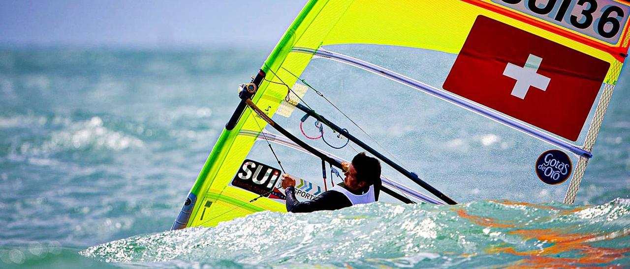 Mateo Sanz, durante la competición que se está desarrollando en aguas andaluzas. | SAILING ENERGY