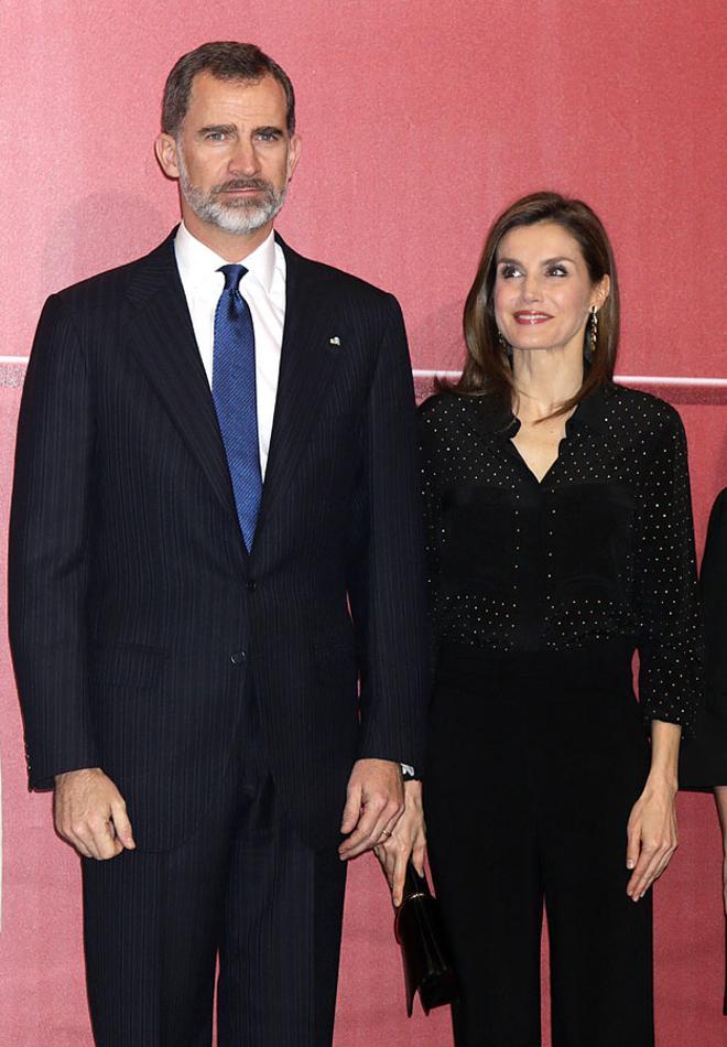 Letizia Ortiz junto a Felipe VI en Madrid con un look todo de Uterqüe
