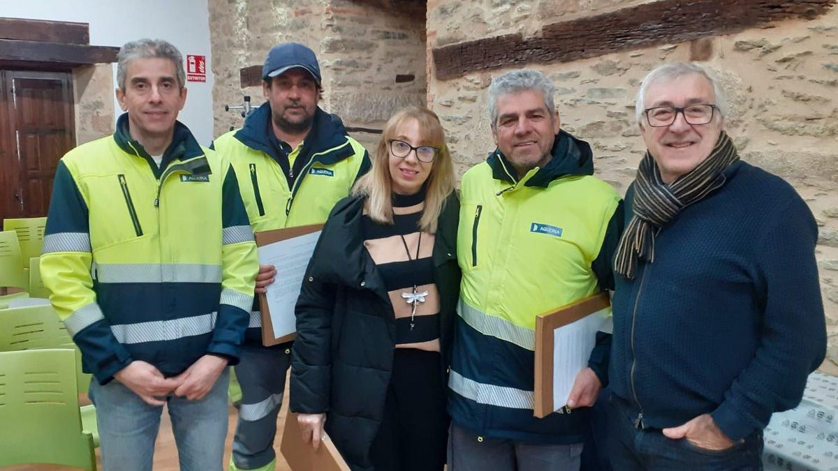 José Fernández junto al equipo de Aquona en Puebla de Sanabria.