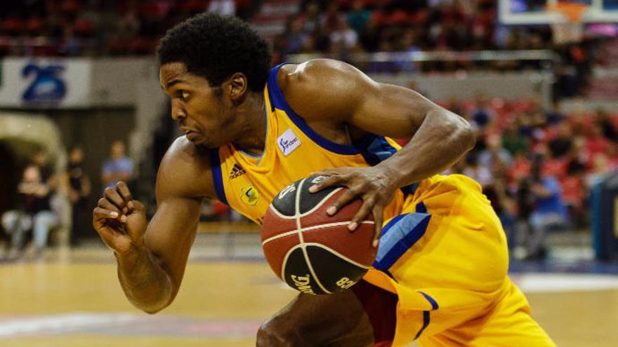 Shaq McKissic, del Herbalife Gran Canaria, durante el partido de este miércoles en Zaragoza.