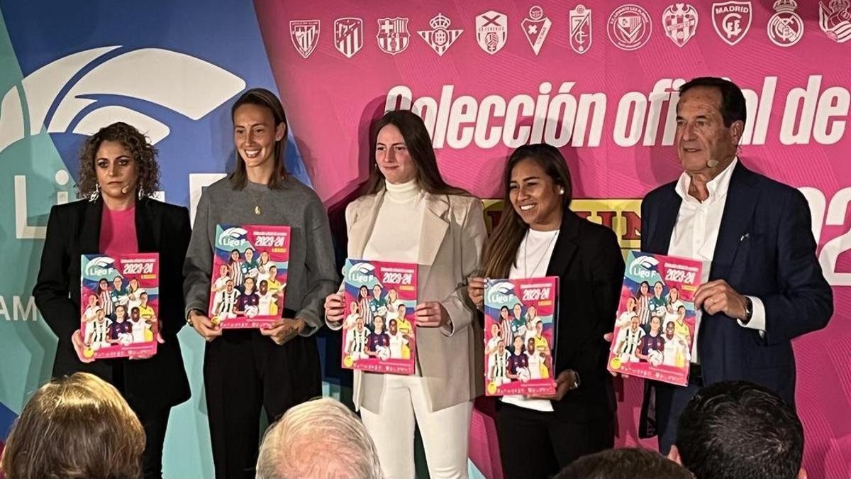 Presentación de la colección de cromos de la Liga Femenina.