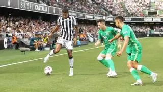 El Racing somete al Castellón y afianza su liderato en Segunda