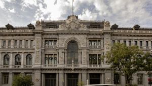 Archivo - Fachada del edificio del Banco de España situada en la confluencia del Paseo del Prado y la madrileña calle de Alcalá.