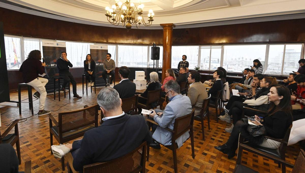 Asistentes a la presentación de los proyectos en el Real Club Náutico de Vigo.