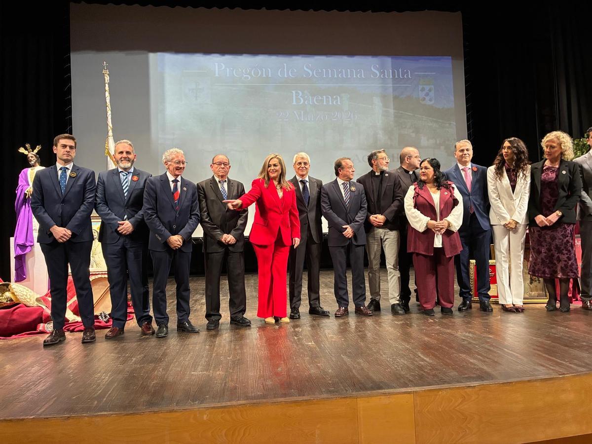 Autoridades y participantes en el pregón de Baena.