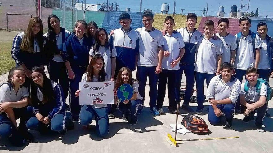 Foto de familia de uno de los grupos participantes en el proyecto Eratóstenes.