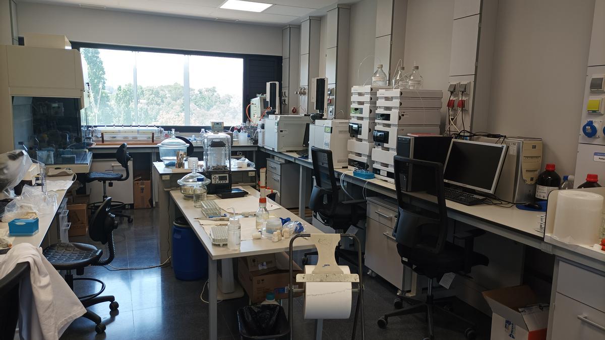 Laboratorio del grupo BiotecnIA en el campus de Ourense.