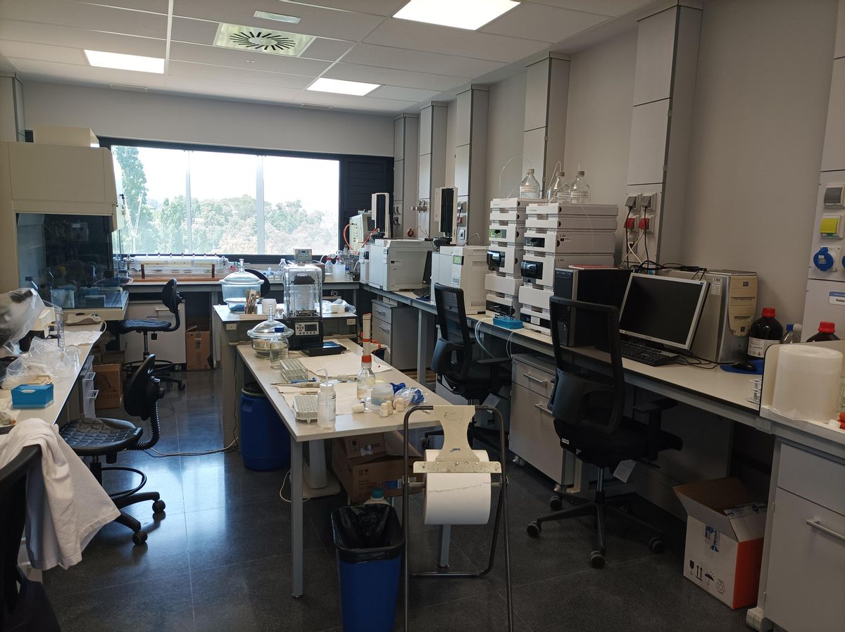 Laboratorio del grupo BiotecnIA en el campus de Ourense.