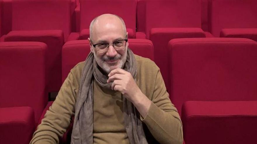 Pep Torner fotografiat al pati de butaques del Teatre El Jardí, equipament del que va fer la programació durant quasi quinze anys.