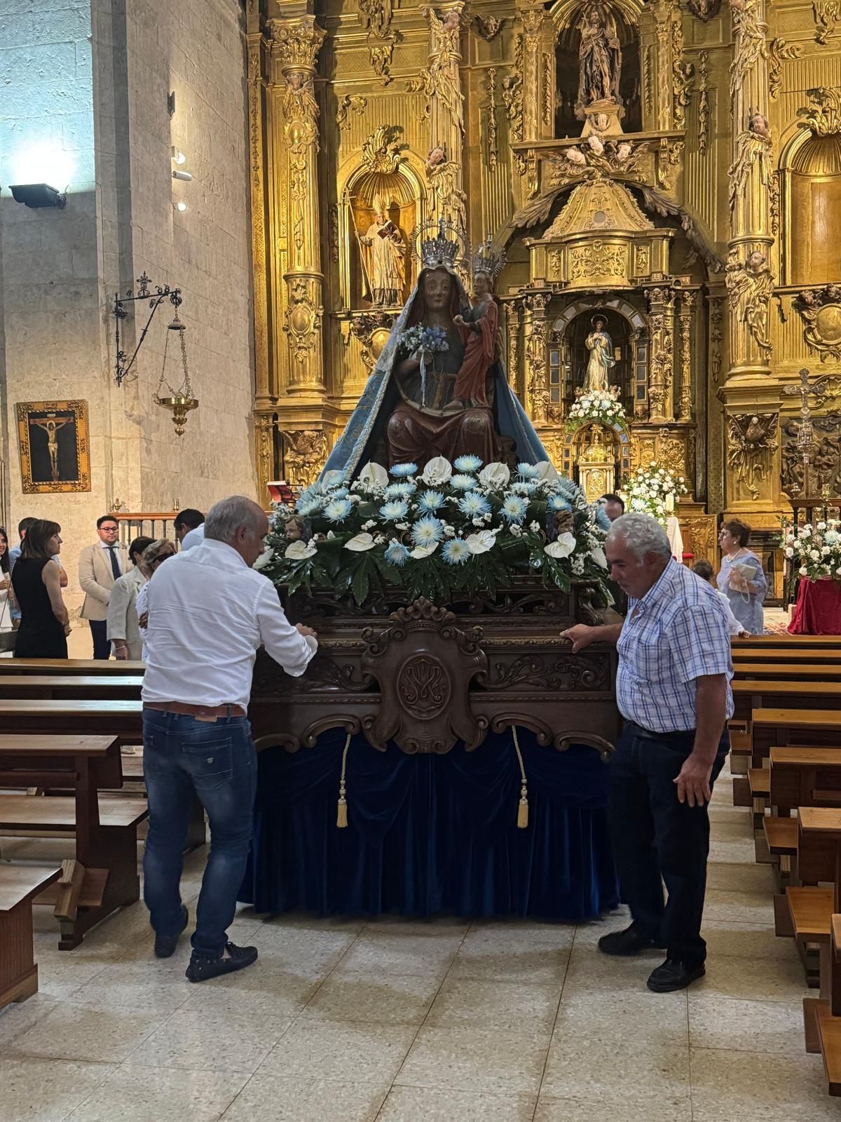 GALERÍA | La Virgen de la Antigua vuelve a su morada en Fuentesaúco