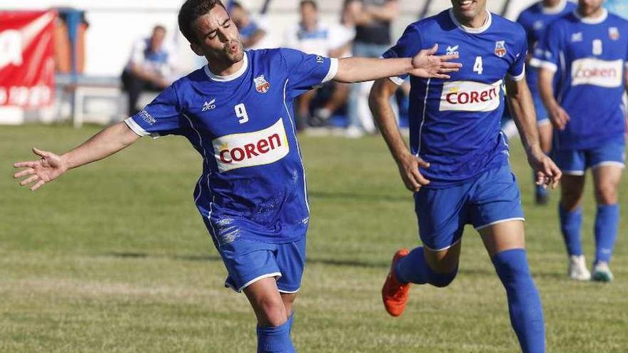 Un jugador del Porriño celebra uno de los goles. // Ricardo Grobas