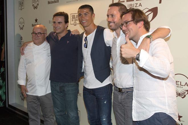 Cristiano Ronaldo posa en la fiesta del restaurante Zela, en Ibiza