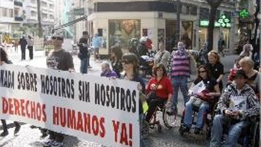 Marcha desde el consistorio hasta la plaza de la Virgen.