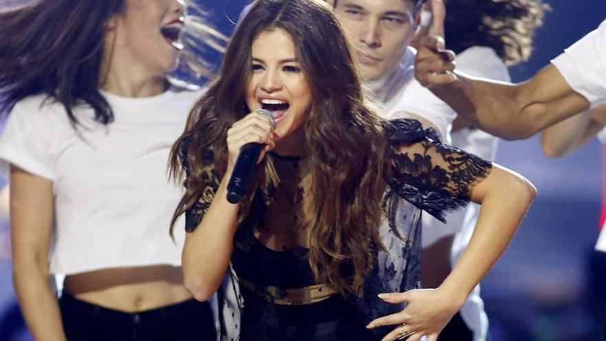 Selena Gómez durante un concierto