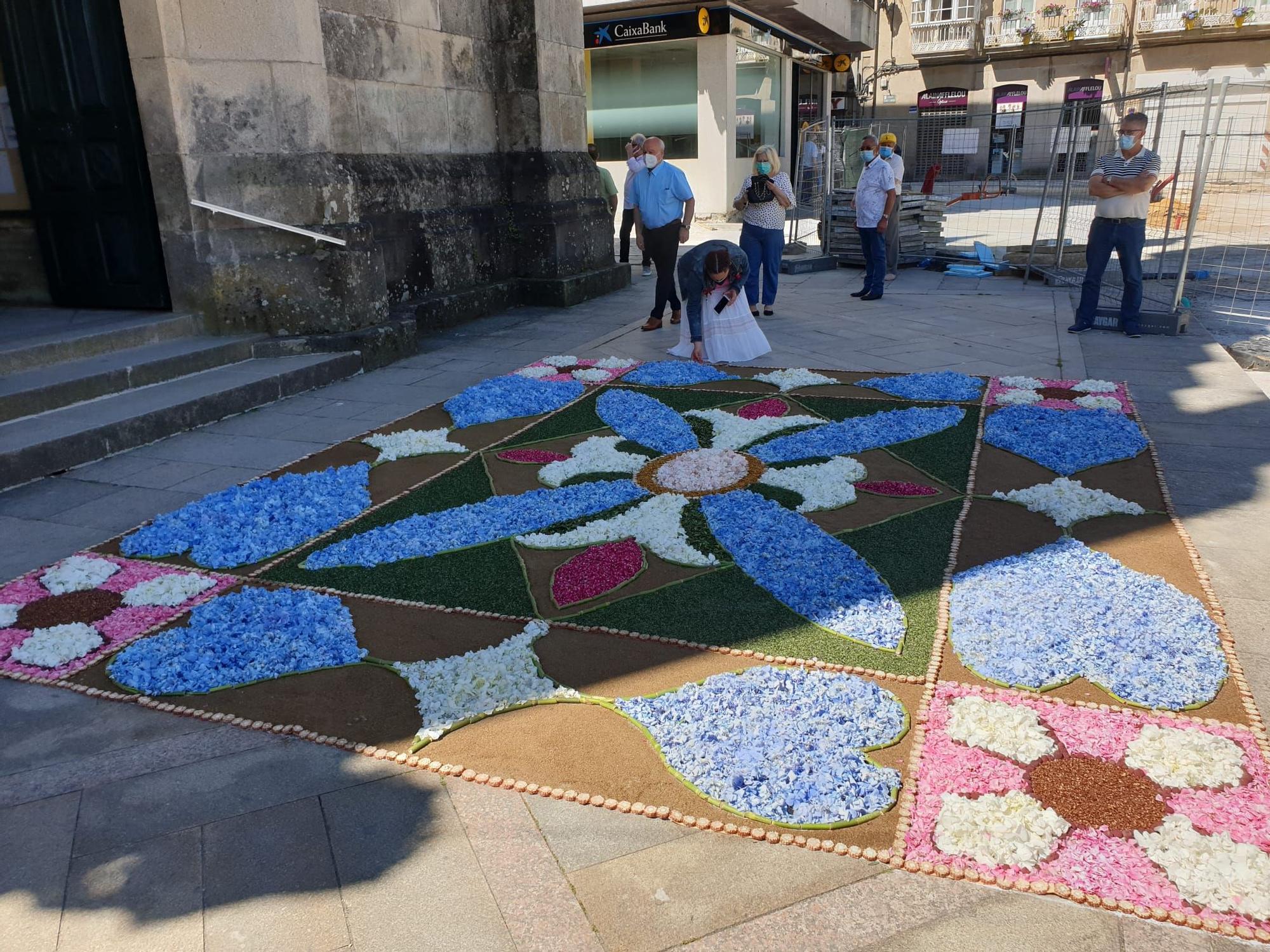 Ponteareas recupera sus alfombras de Corpus adaptándose al COVID