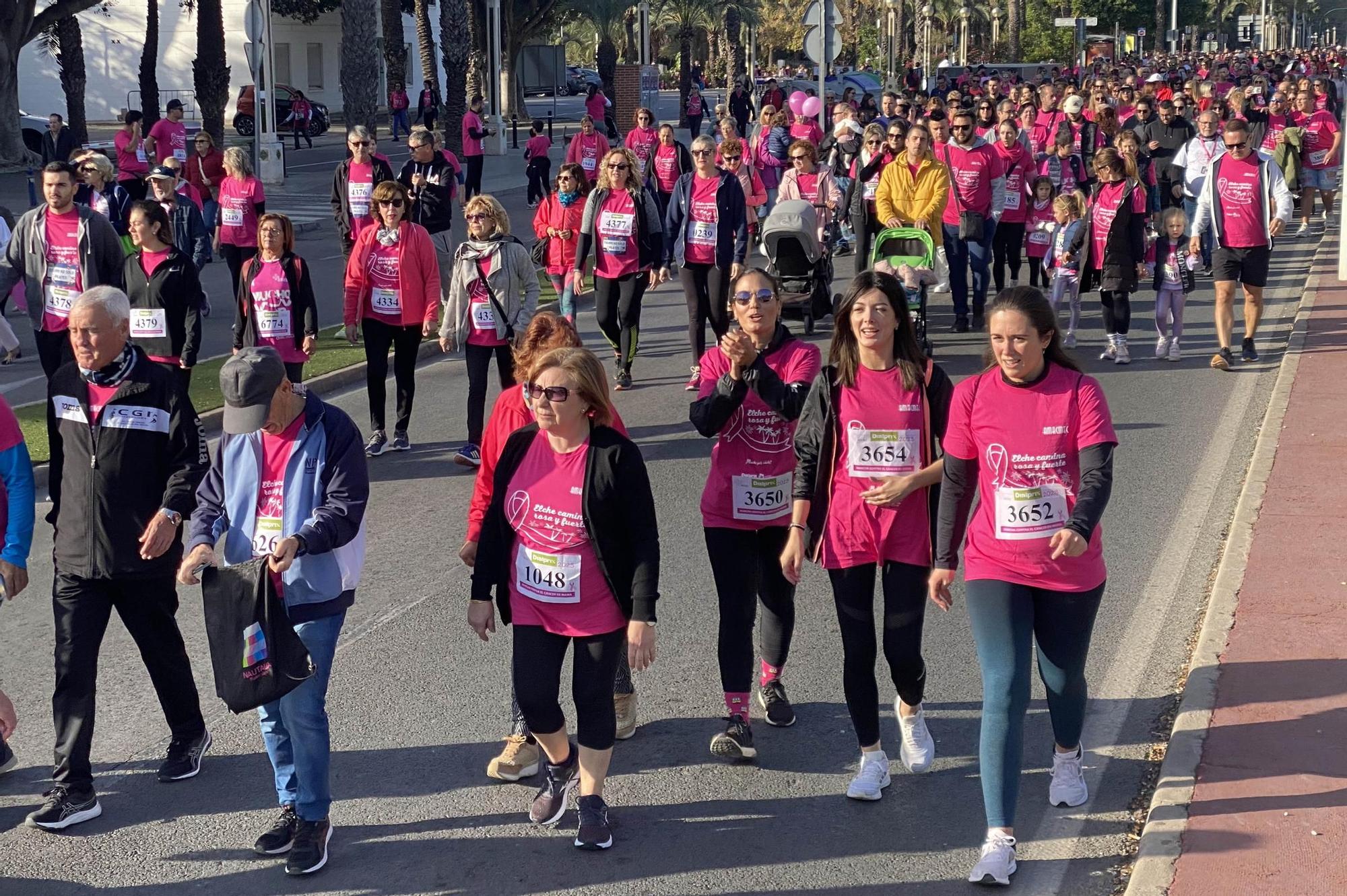 Una marea rosa imparable contra el cáncer de mama en Elche