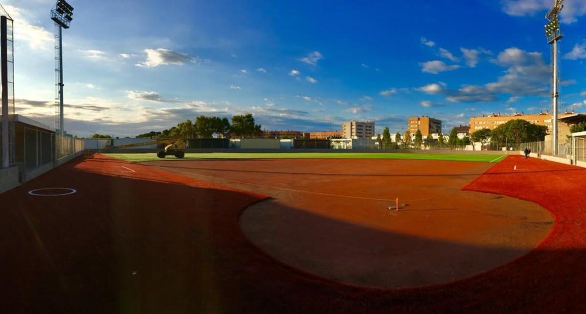 Viladecans inaugura el nou camp de softbol.