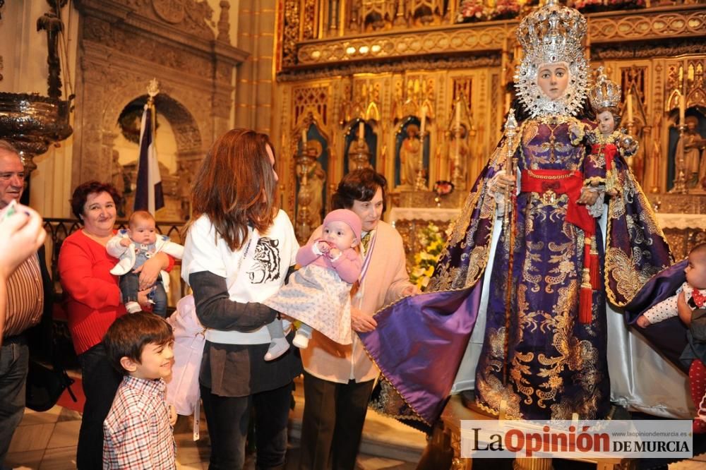 Bajo el manto de la Virgen