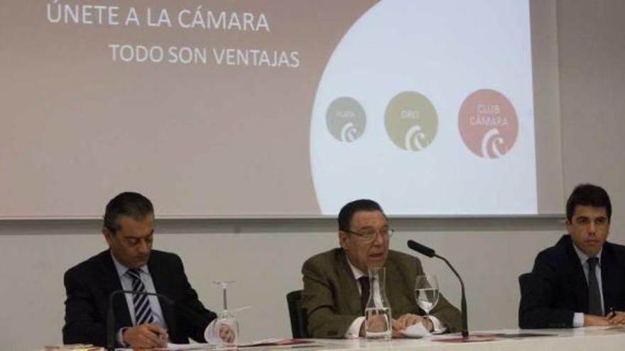 Andrés Sevila, José Enrique Garrigós y Carlos Mazón, ayer, en la presentación de la campaña de captación de socios.