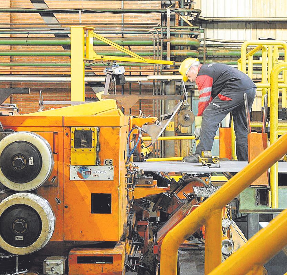 Trabajos en la planta ArcelorMittal de Sagunt