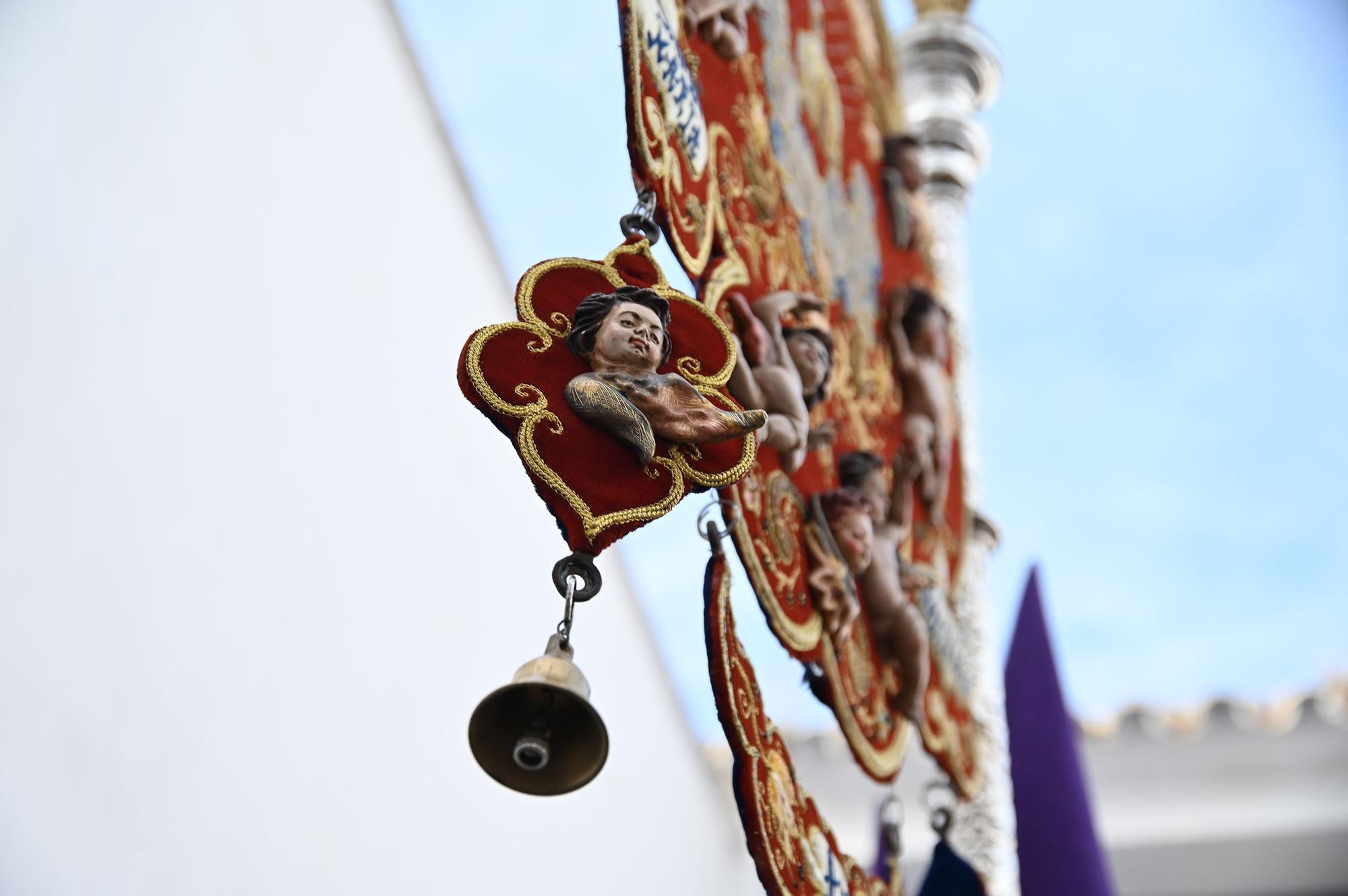 La Plaza de Capuchinos da salida a la Hermandad de la Sangre