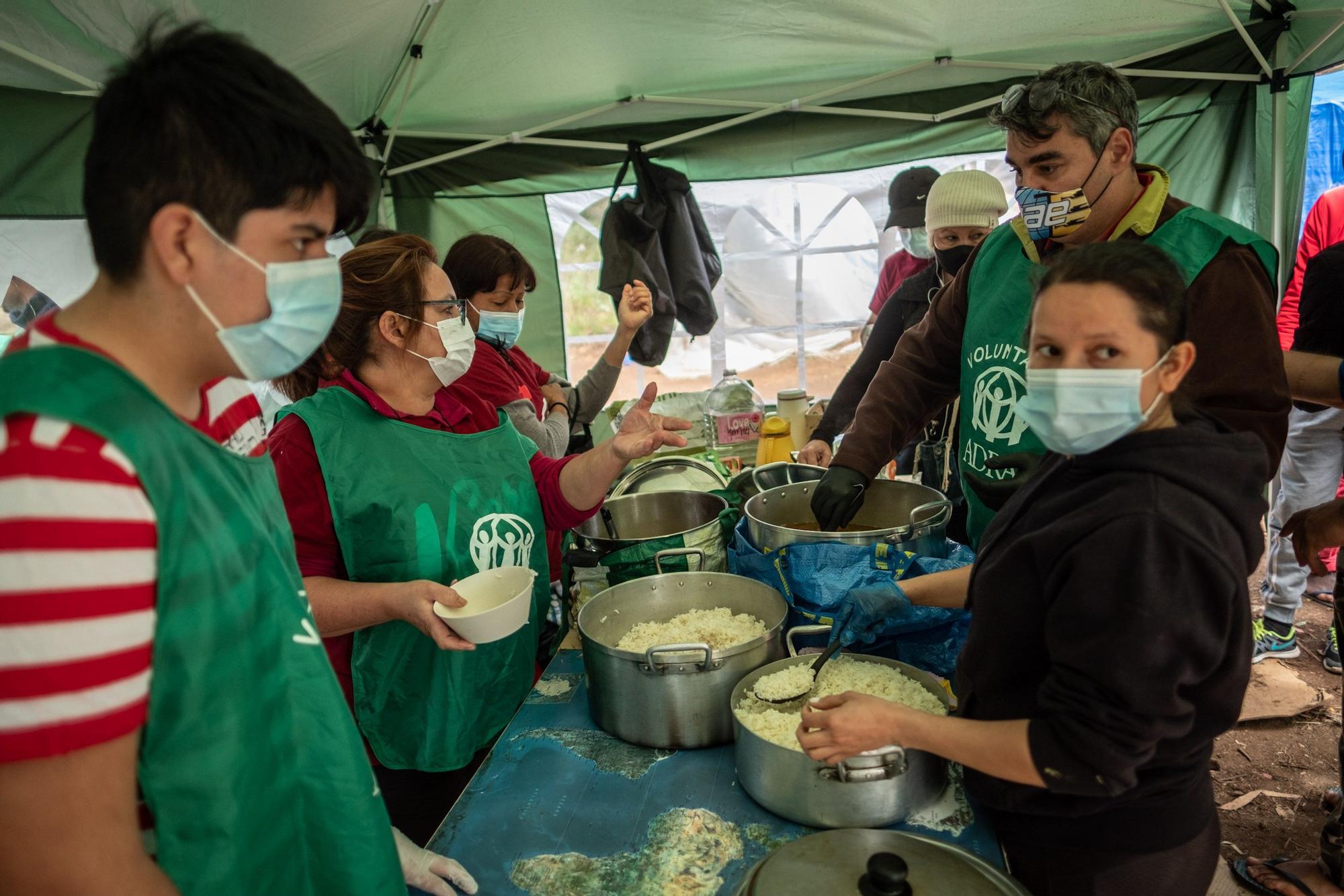 Comida de los migrantes en Las Raíces