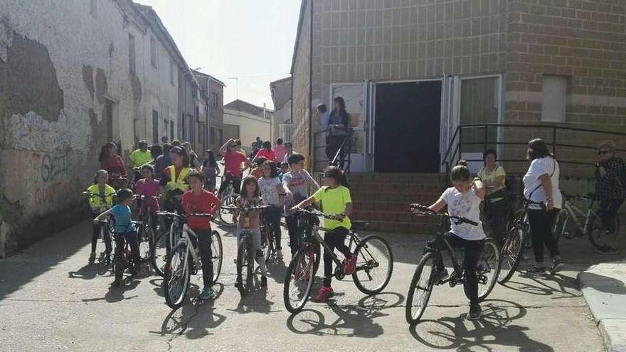 Marcha cicloturista en Manganeses de la Lampreana