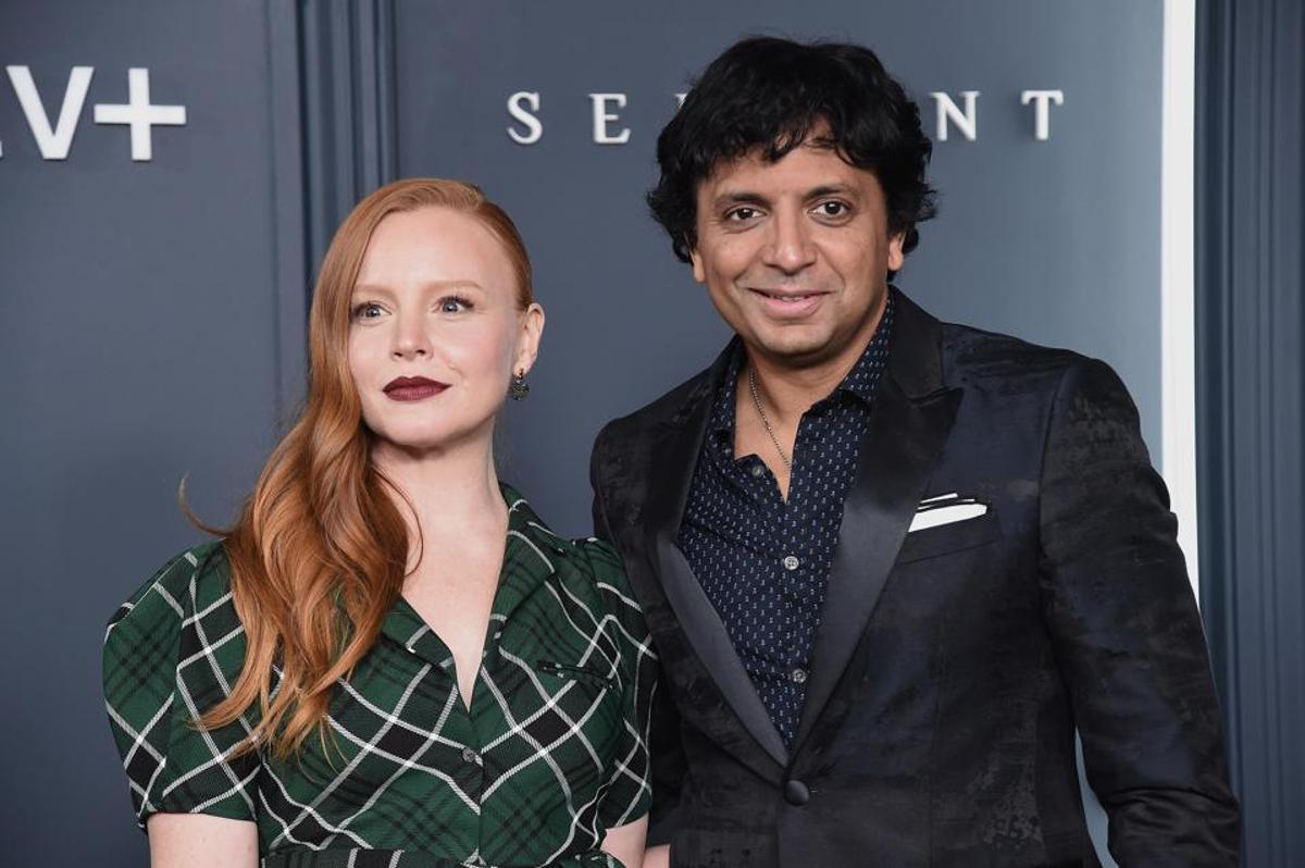 Lauren Ambrose y el director M.Knight.