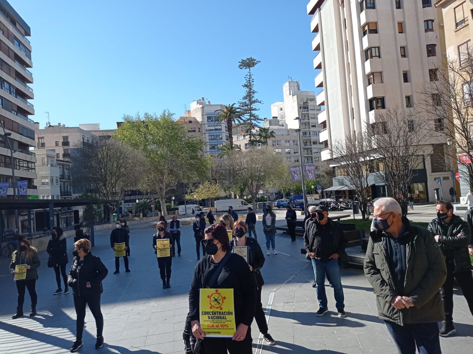 Protesta de los peluqueros en Alicante para reclamar la bajada del IVA