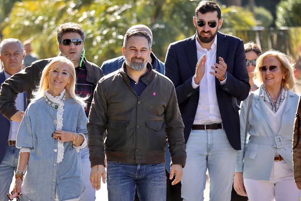 Todas las imágenes de la visita de Santiago Abascal en Murcia este domingo