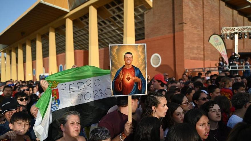 Video | Don Benito vive una jornada inolvidable recibiendo a Pedro Porro