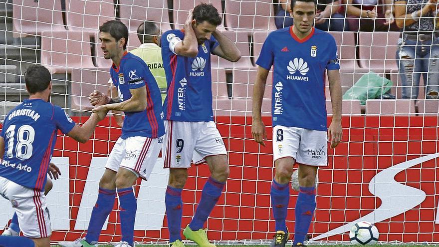 Christian Fernández, Forlín, Toché y Folch, tras el primer gol del Granada del sábado.