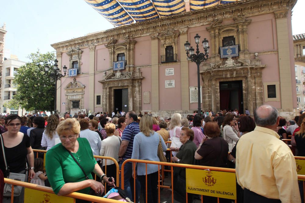 Retrospectiva de los primeros Besamanos a la Virgen de los Desamparados