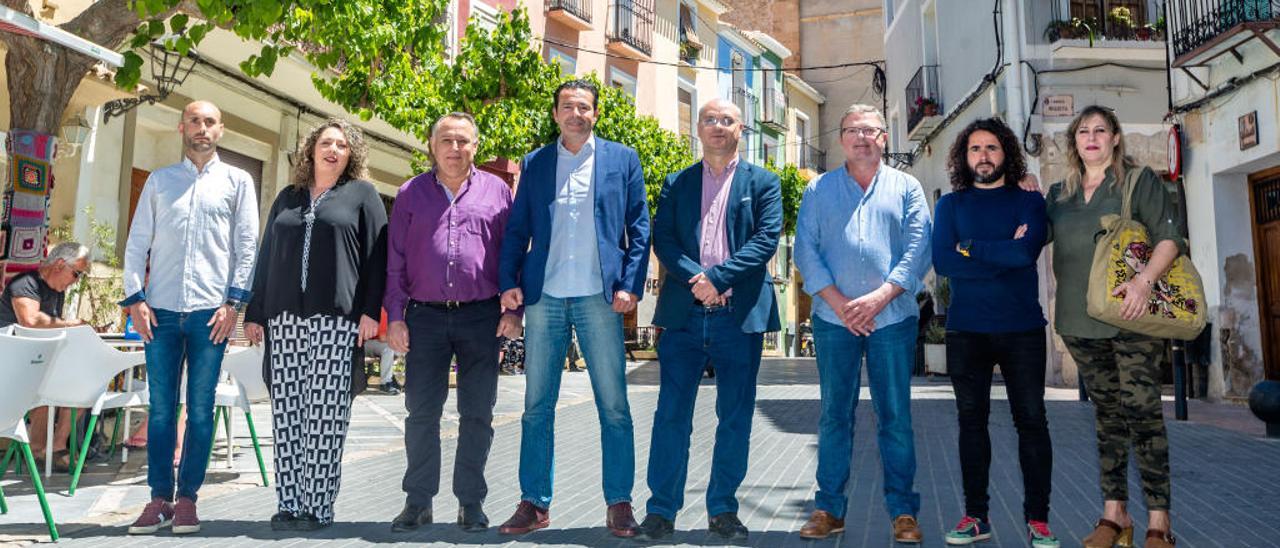 Los candidatos y candidatas de derecha a izquierda de GVV, Més Esquerra, Gent per La Vila, Cs, PSOE, PP, Compromís y Podemos.